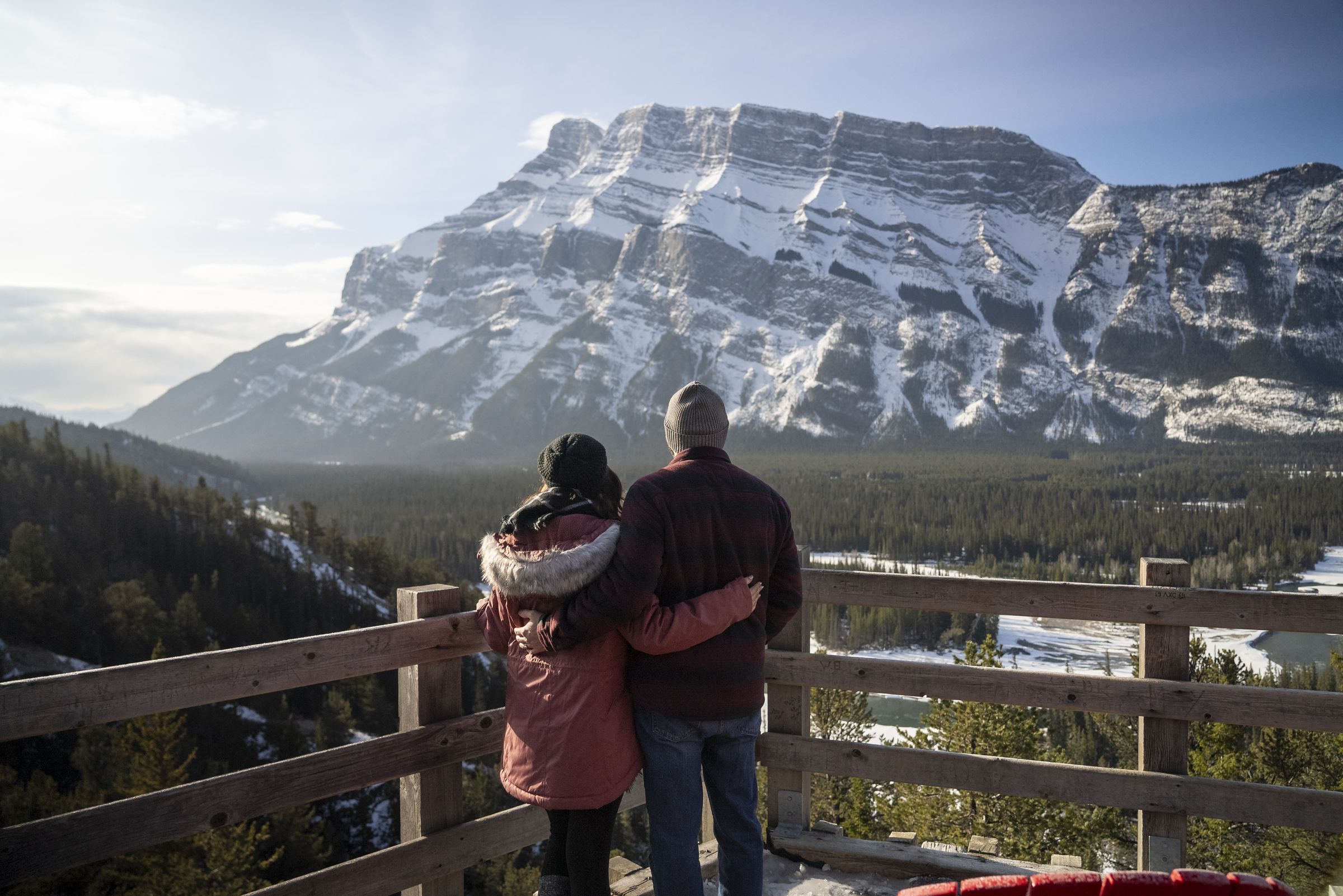 Group exploring Banff mountain scenery during an incentive trip
